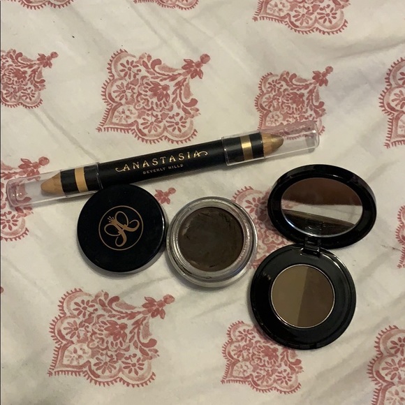 makeup - Picture 2 of 2